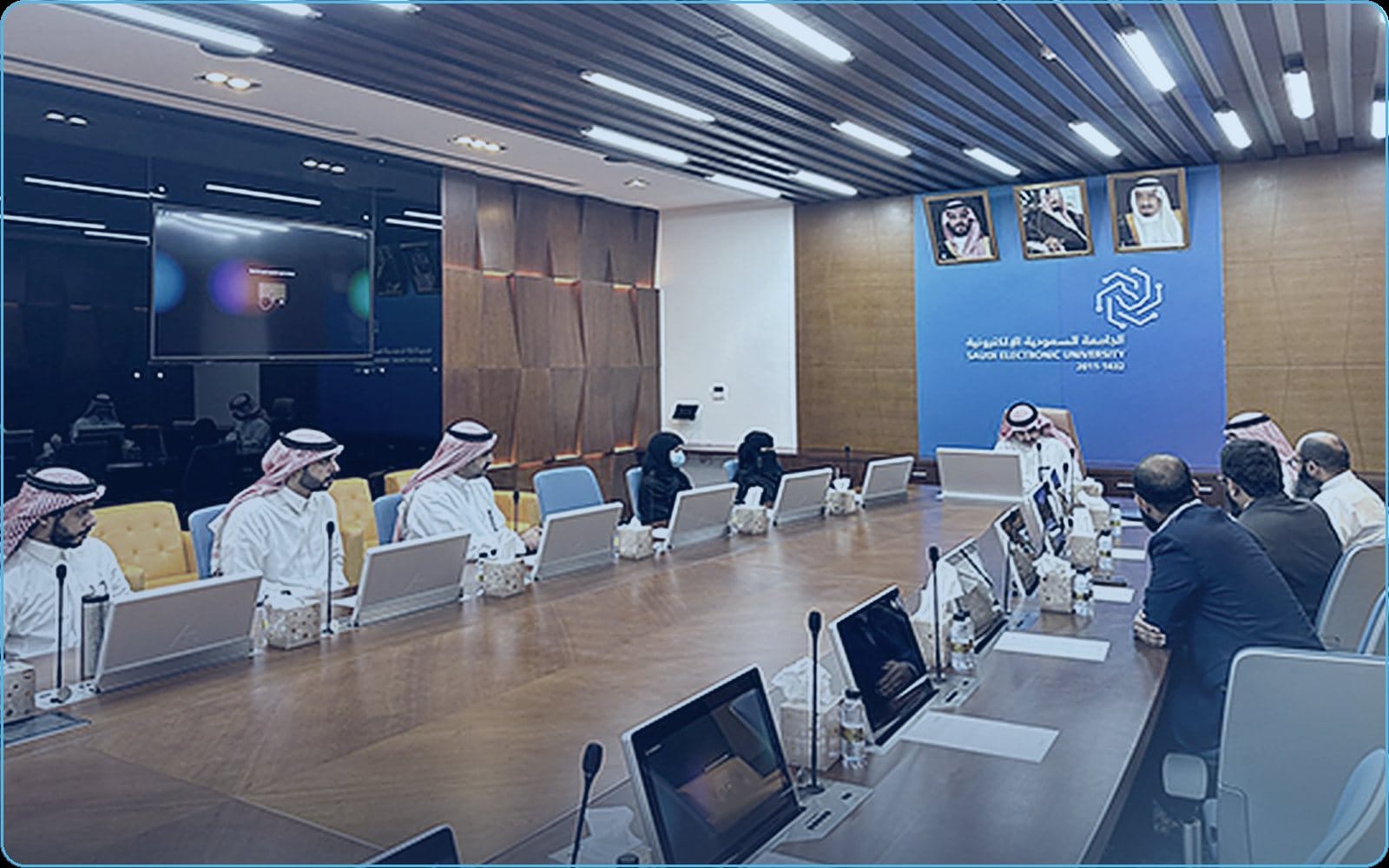 اجتماع استشاري لفريق المركز مع إحدى الجهات